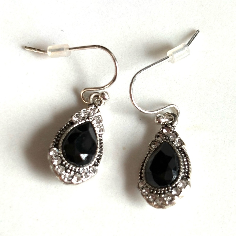 Avon 2013 Black Faceted Stone Marcasite Style Pendant Necklace & Earrings Set - Picture 3 of 9